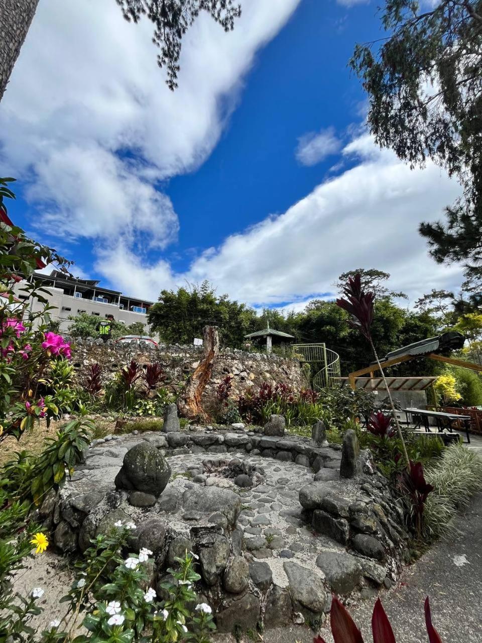 Log Cabin Hotel - Safari Lodge Baguio Baguio City Eksteriør billede